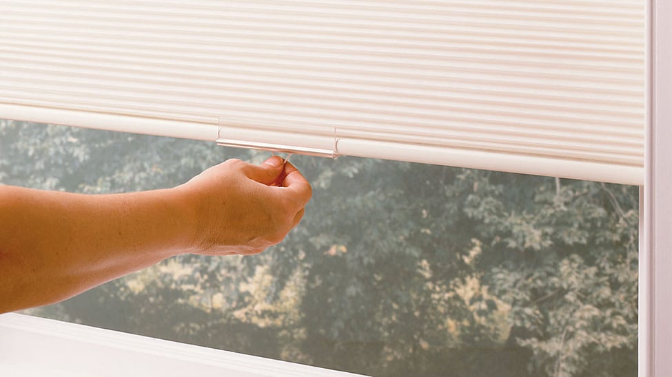 Lowering a cordless shade