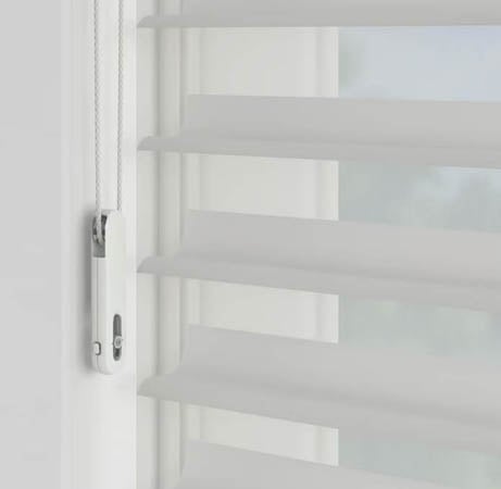 Sheer shade with continuous cord loop