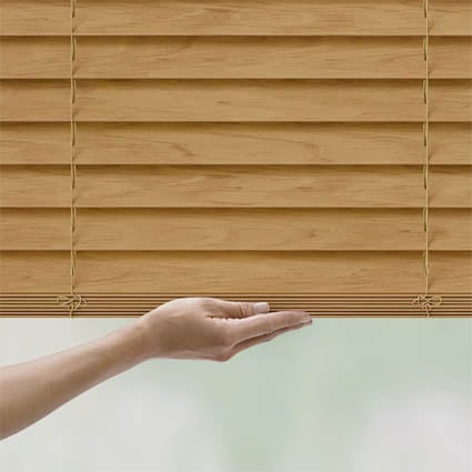 Cordless wood venetian blind