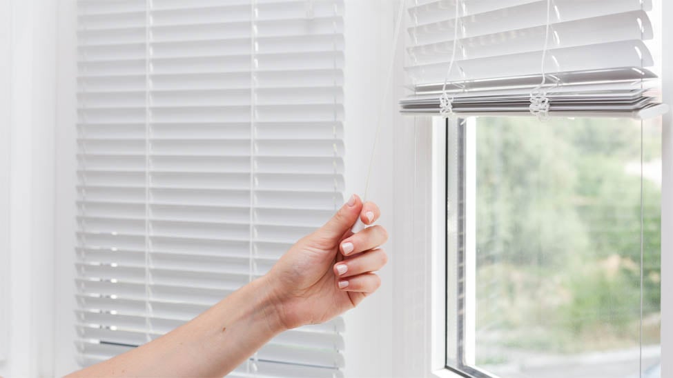 How to Easily Lower Window Blinds