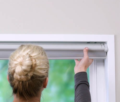 Unclipping shade from brackets in window