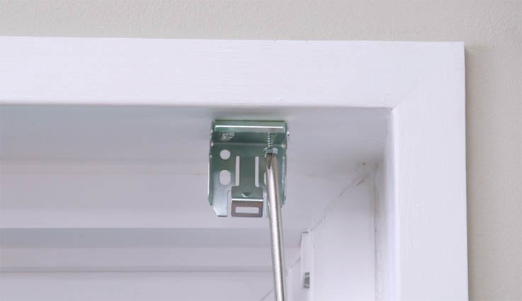 Removing window shade clip